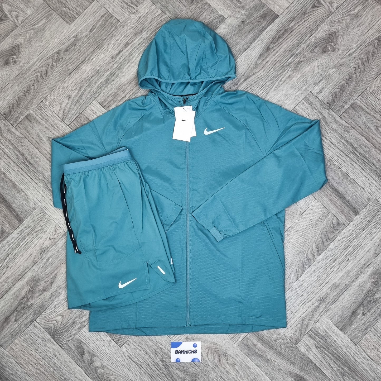 Nike Essentials Windrunner & Flex Stride Shorts Mineral Teal Set