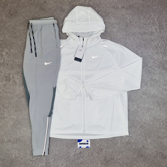 Nike Repel Windrunner White & Phenom Elite Joggers Grey Set