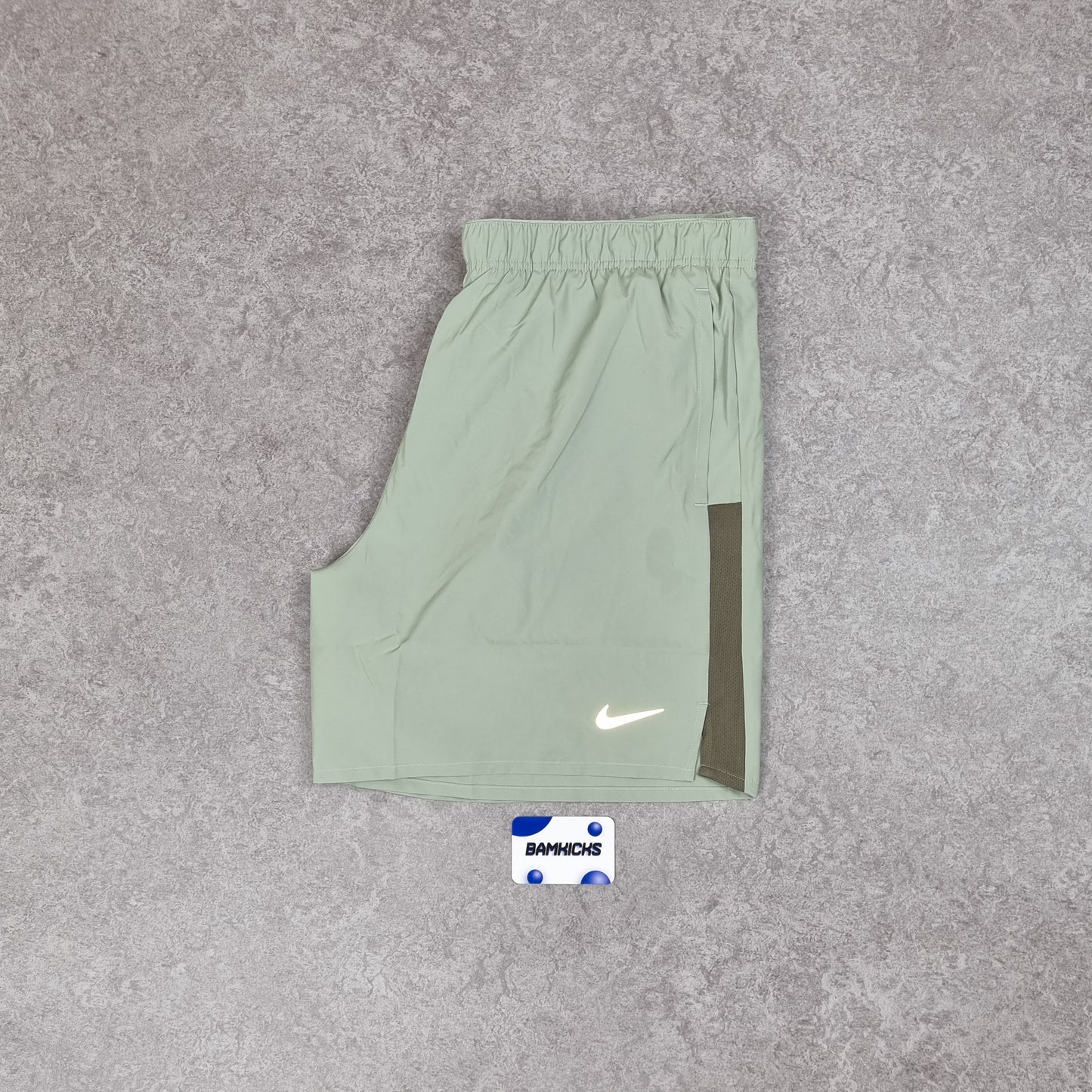 Nike Challenger Shorts (7in) Olive Aura