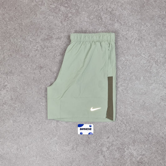 Nike Challenger Shorts (7in) Olive Aura