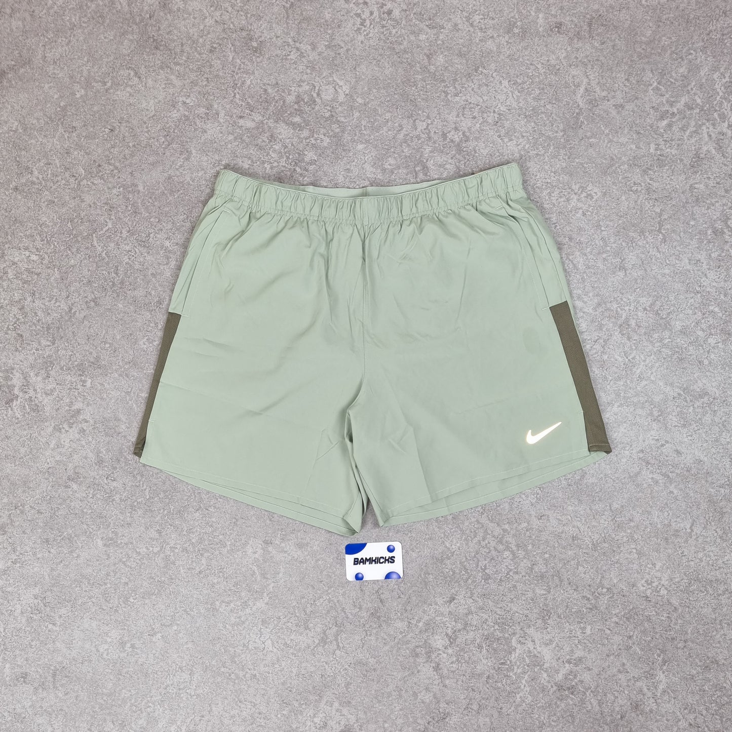 Nike Challenger Shorts (7in) Olive Aura