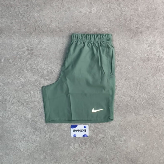 Nike Challenger Shorts (7in) - Clay Green