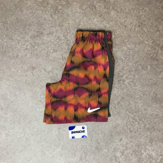 Nike Challenger Shorts (7in) - Playful Pink/Sundial/Silver