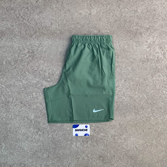Nike Challenger Shorts (7in) - Clay Green